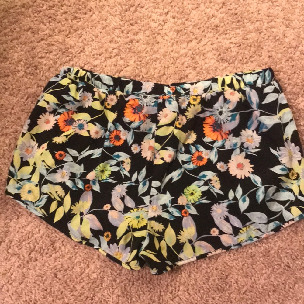 Volcom Shorts - Picture 2 of 4